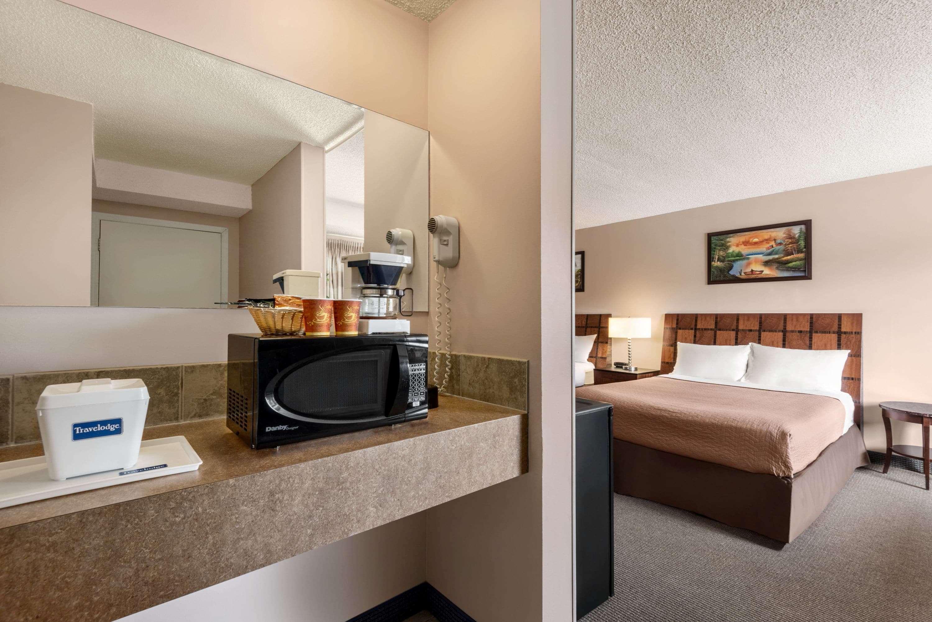 Travelodge By Wyndham Swift Current Ngoại thất bức ảnh