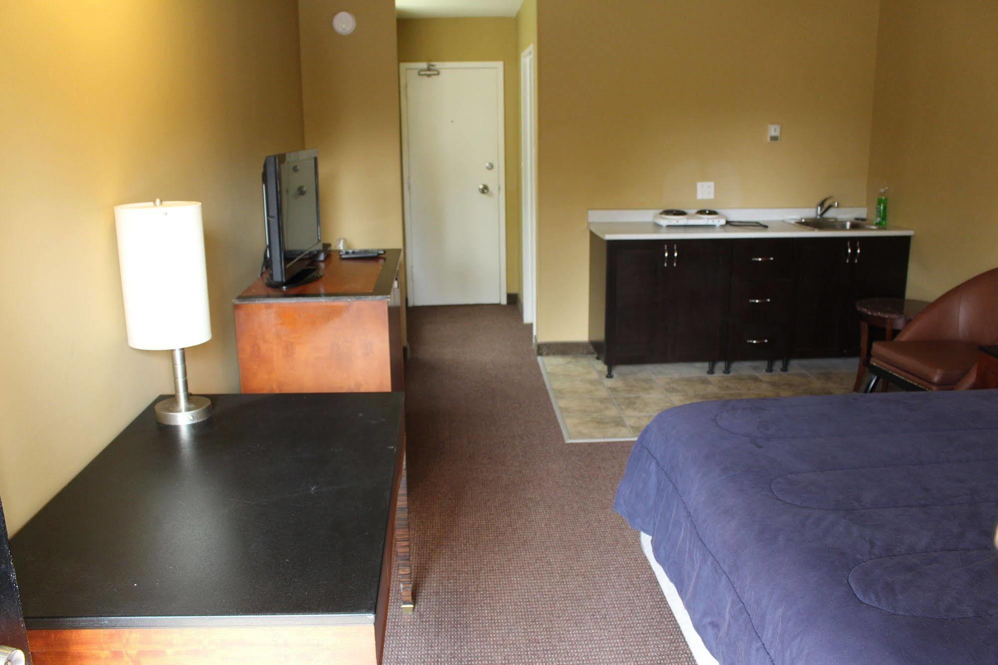 Travelodge By Wyndham Swift Current Ngoại thất bức ảnh